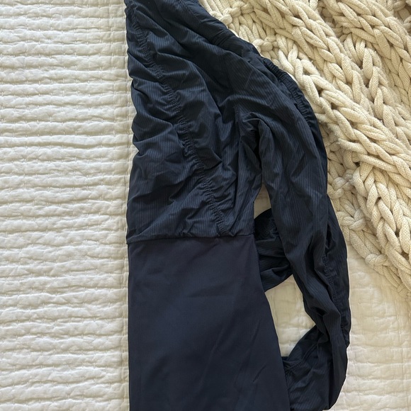 COPY - Women’s LULULEMON Navy Long-Sleeved Hooded Jacket Sz 8 WORN ONCE - Picture 8 of 14